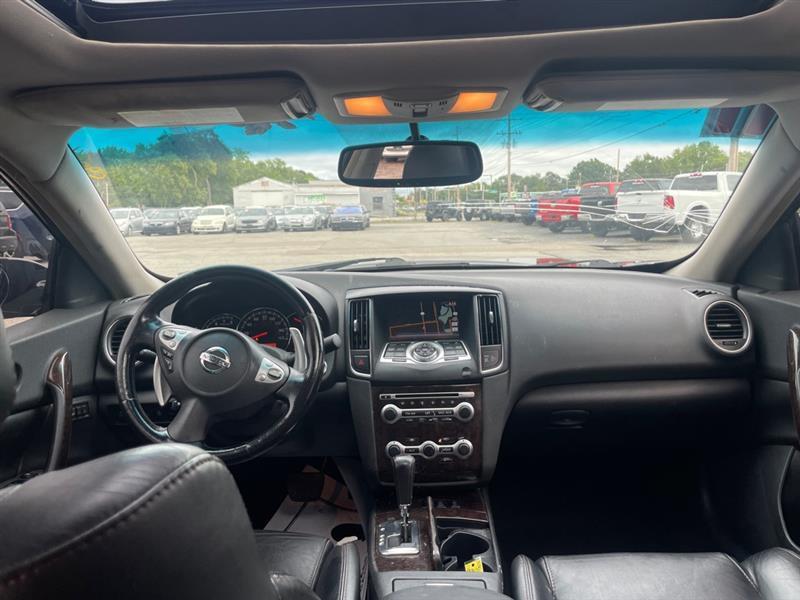 Nissan Maxima S 2011