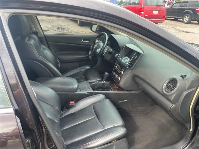 Nissan Maxima S 2011
