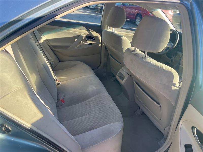 Toyota Camry SE 5-Spd AT 2009