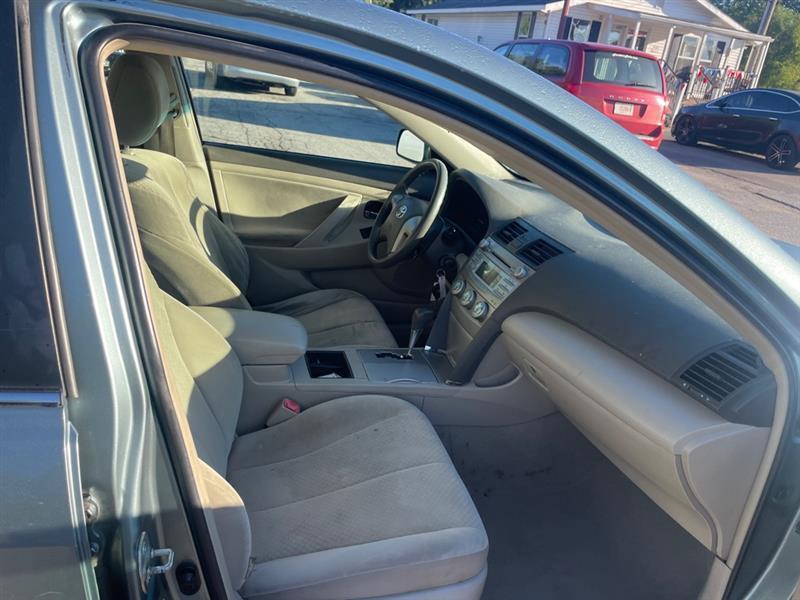 Toyota Camry SE 5-Spd AT 2009