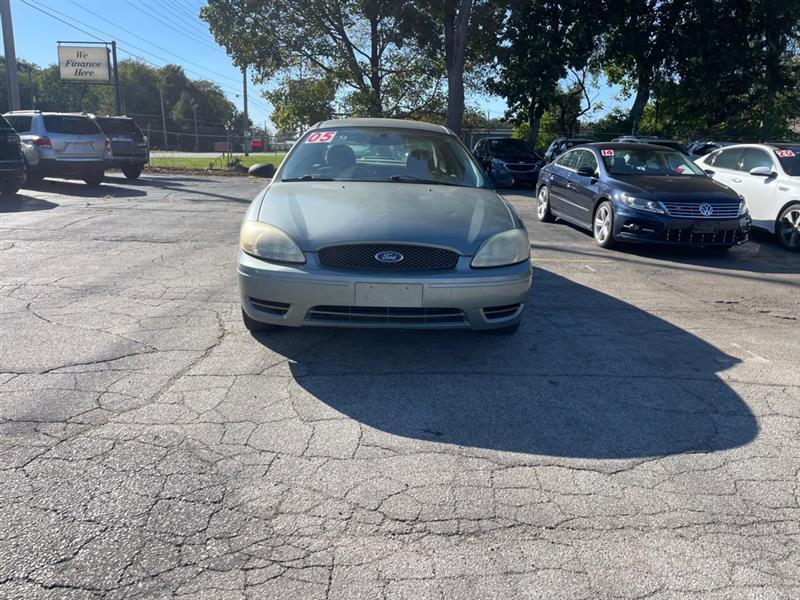 Ford Taurus SE 2005