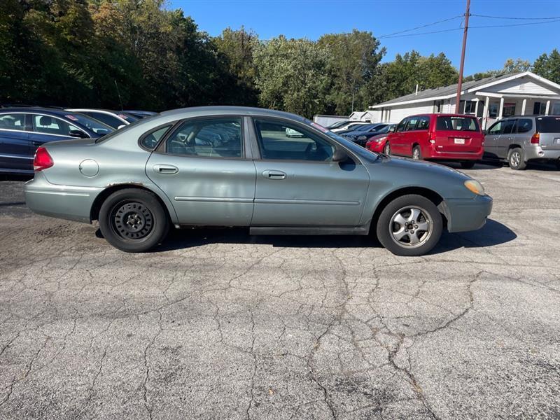 Ford Taurus SE 2005