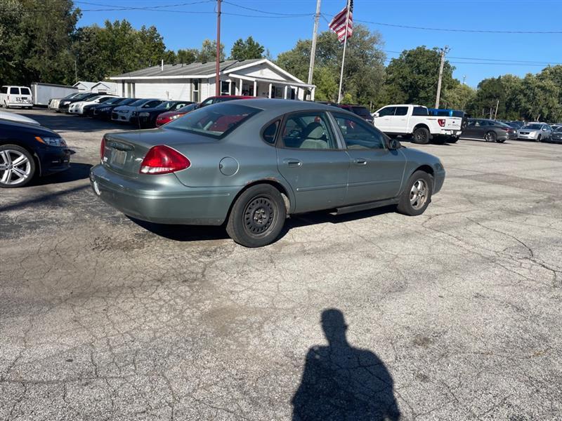 Ford Taurus SE 2005