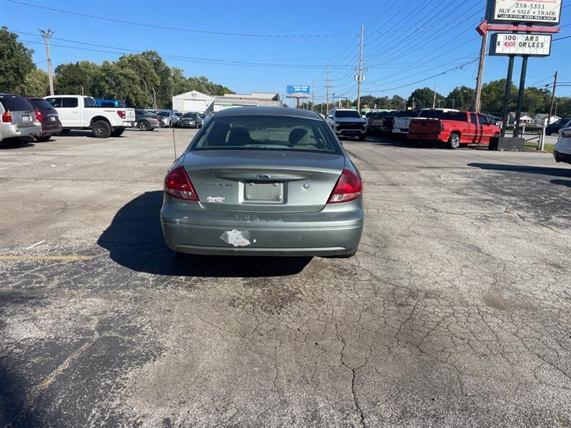 Ford Taurus SE 2005