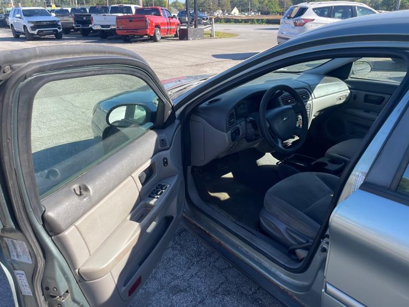 Ford Taurus SE 2005