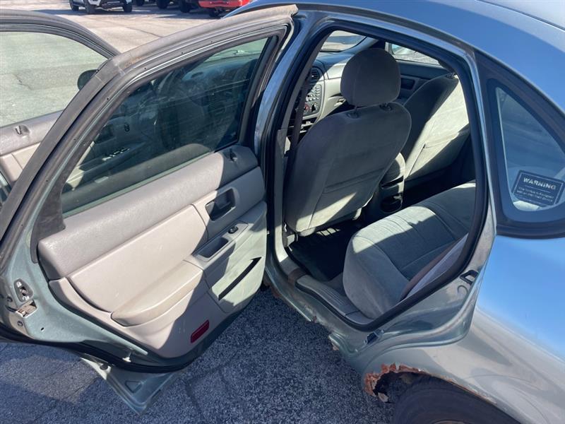 Ford Taurus SE 2005