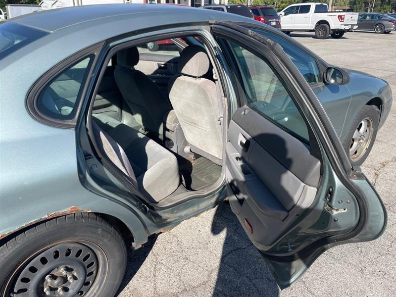 Ford Taurus SE 2005