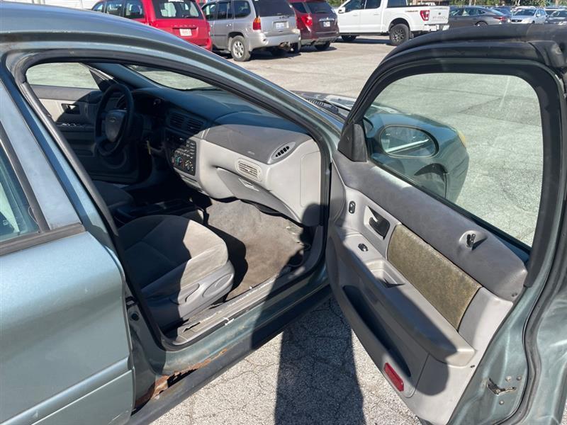 Ford Taurus SE 2005