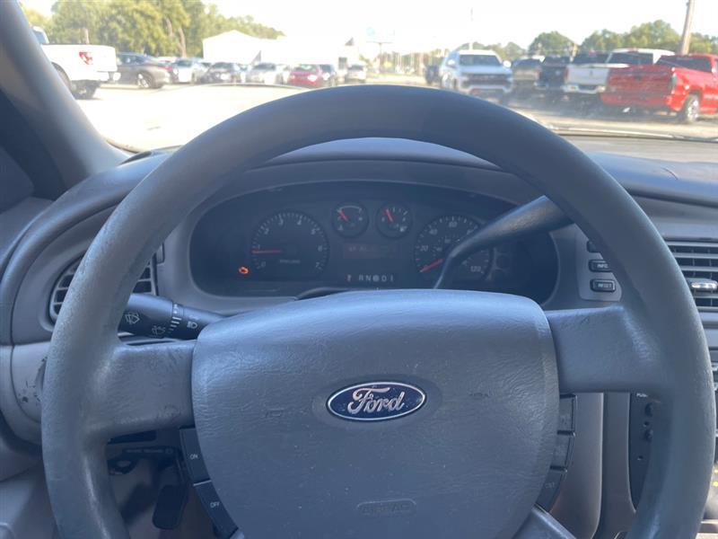 Ford Taurus SE 2005