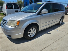 2010 Chrysler Town & Country 