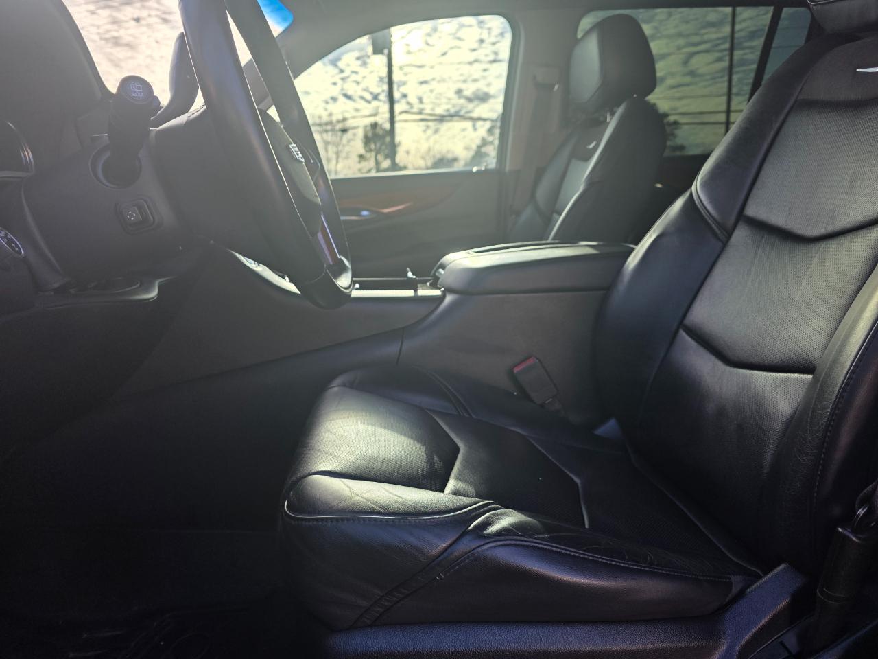 Cadillac Escalade ESV Luxury 4WD 2016