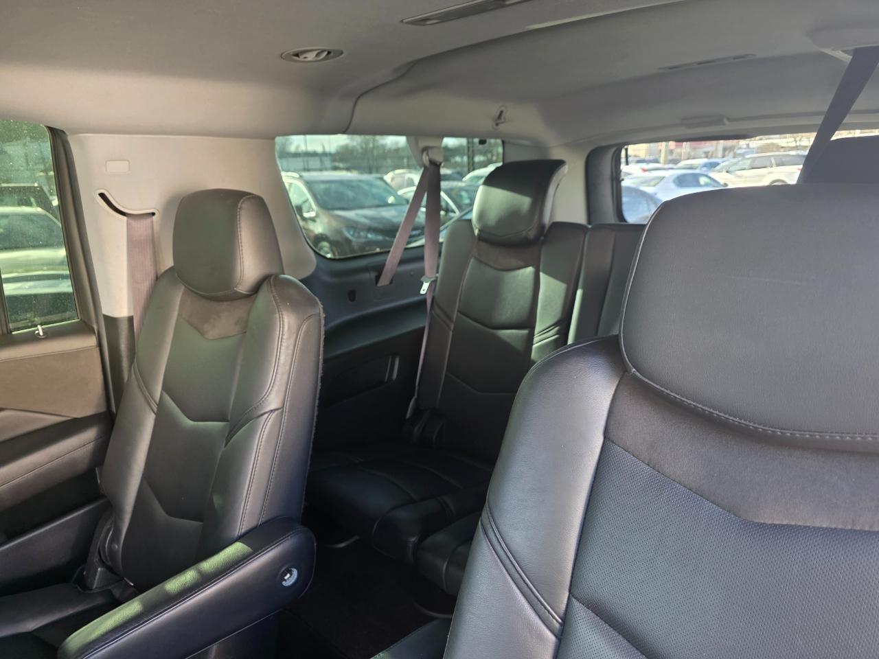 Cadillac Escalade ESV Luxury 4WD 2016