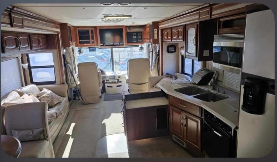 Freightliner X-Line Motorhome  2006