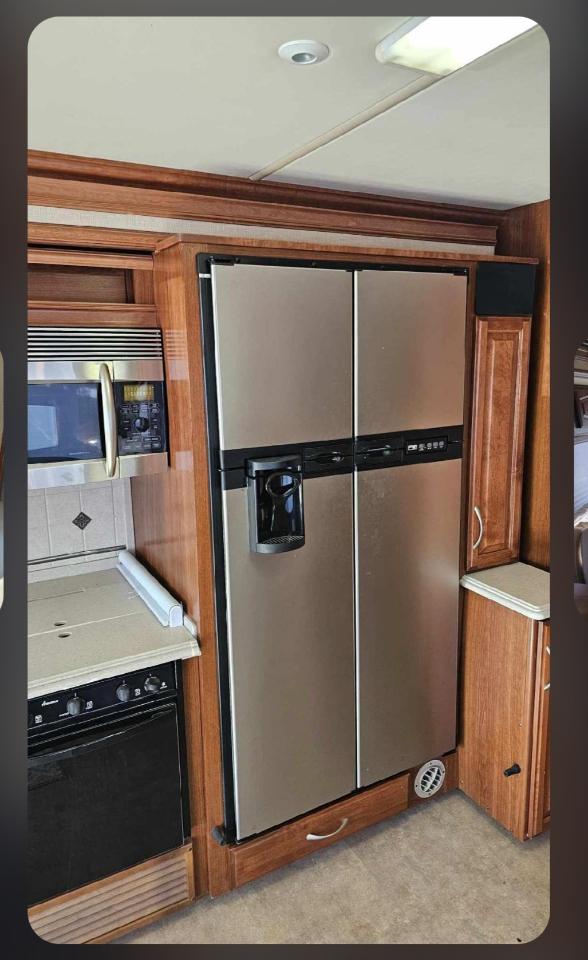 Freightliner X-Line Motorhome  2006