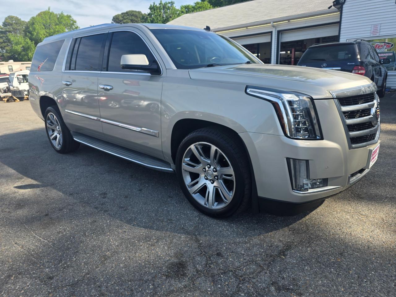 Cadillac Escalade ESV Luxury 4WD 2015