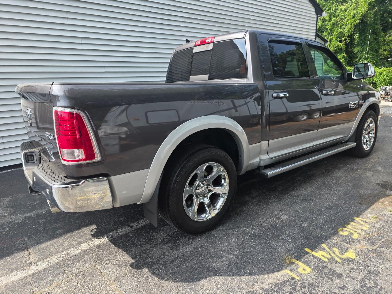 RAM 1500 Laramie Crew Cab SWB 4WD 2014