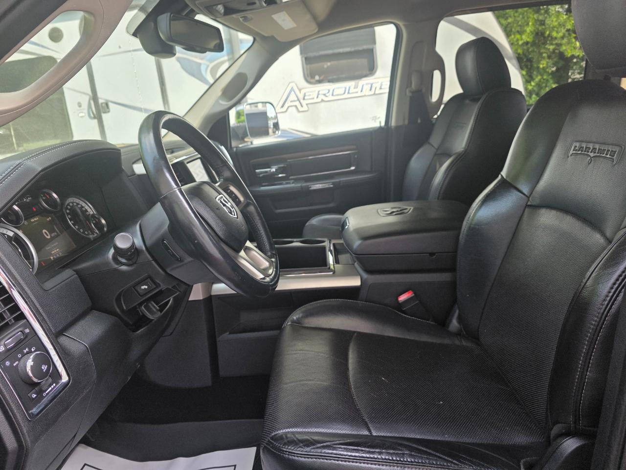 RAM 1500 Laramie Crew Cab SWB 4WD 2014
