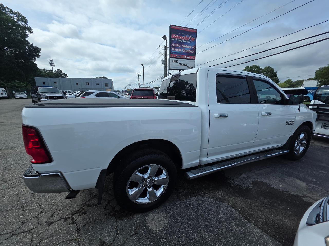 RAM 1500 SLT Crew Cab SWB 4WD 2015