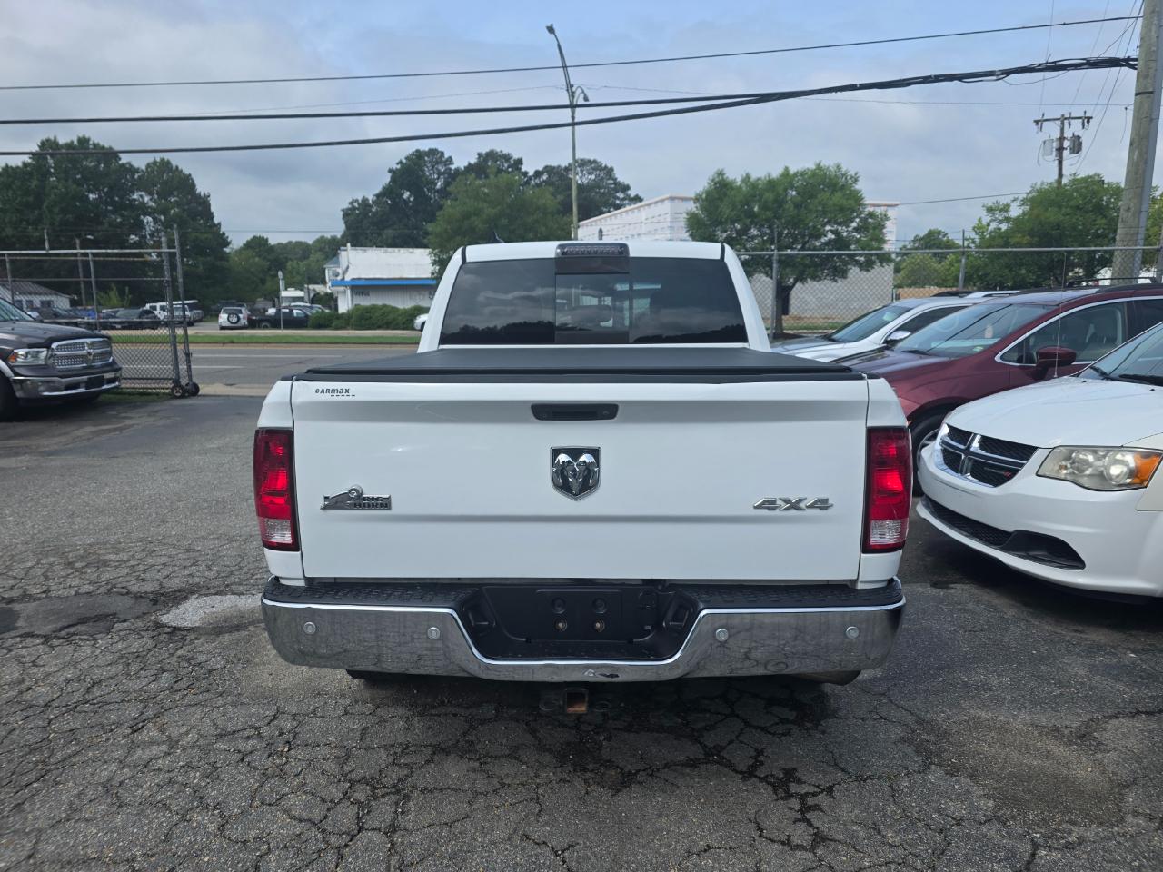 RAM 1500 SLT Crew Cab SWB 4WD 2015