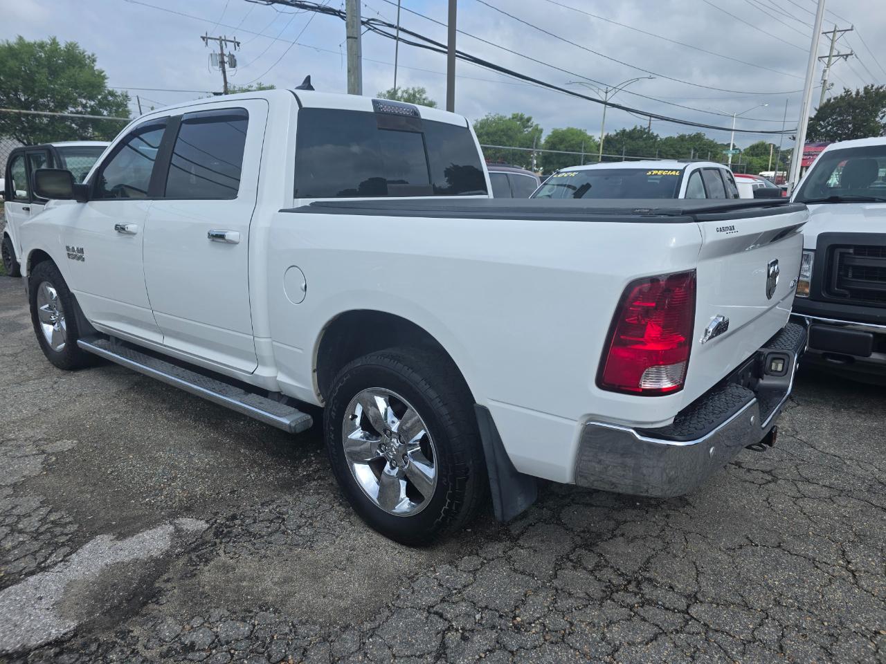 RAM 1500 SLT Crew Cab SWB 4WD 2015