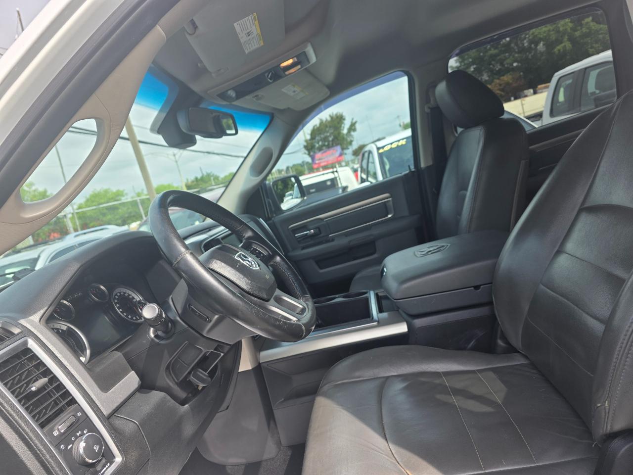 RAM 1500 SLT Crew Cab SWB 4WD 2015