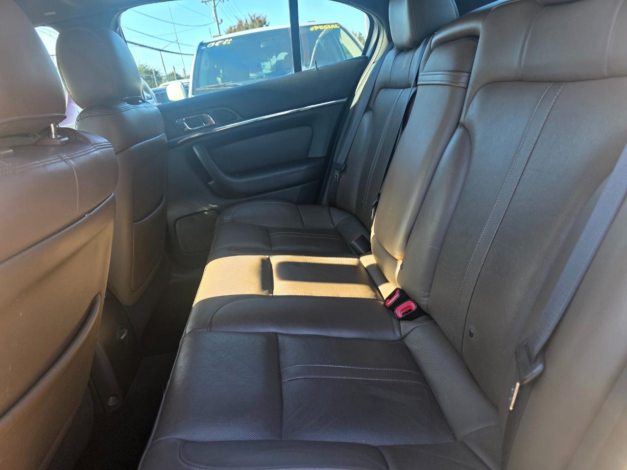 Lincoln MKS 4dr Sdn 3.7L FWD 2013