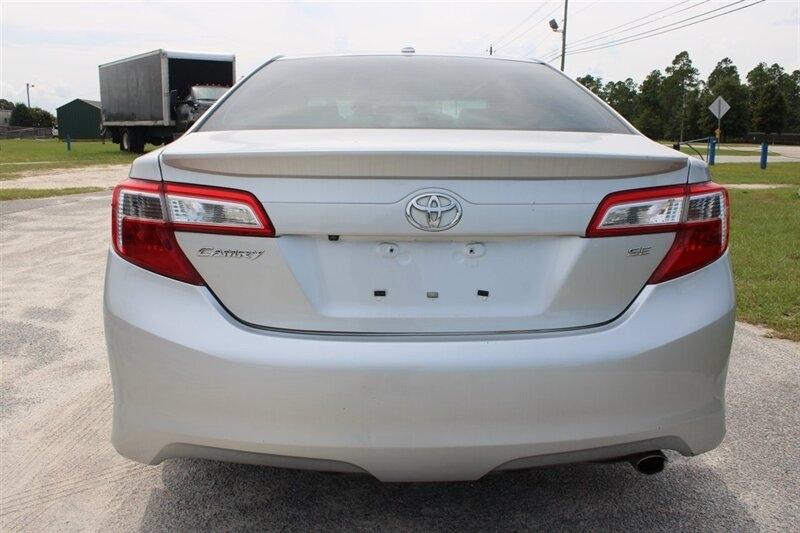 2014 Toyota Camry SE - Photo 6