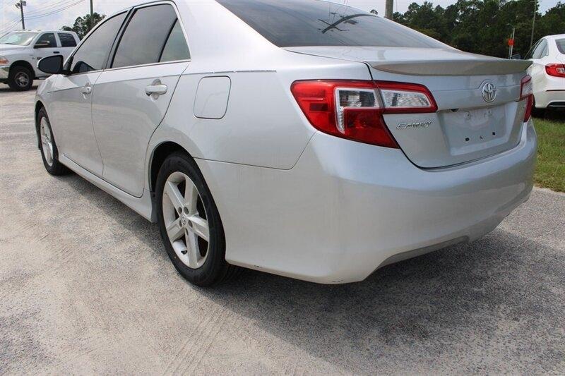 2014 Toyota Camry SE - Photo 7