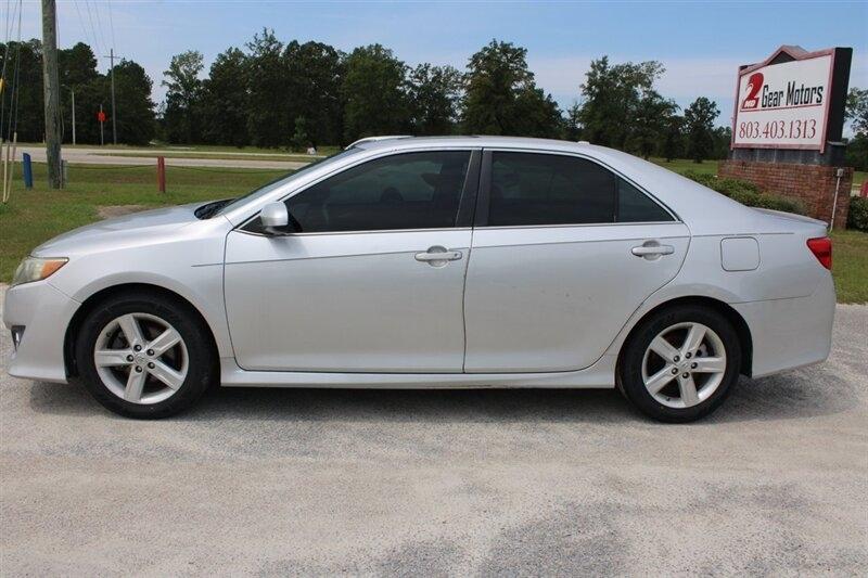 2014 Toyota Camry SE - Photo 8