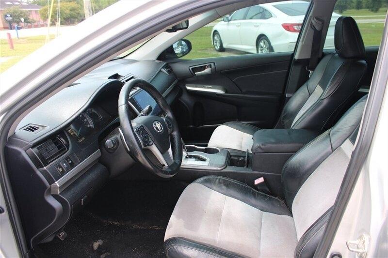 2014 Toyota Camry SE - Photo 10