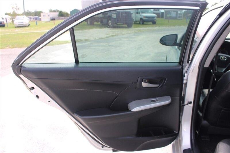 2014 Toyota Camry SE - Photo 11