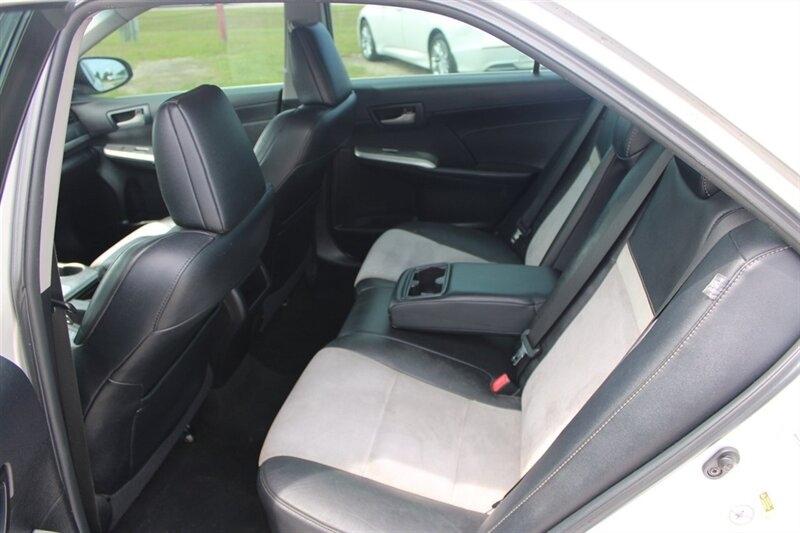 2014 Toyota Camry SE - Photo 12