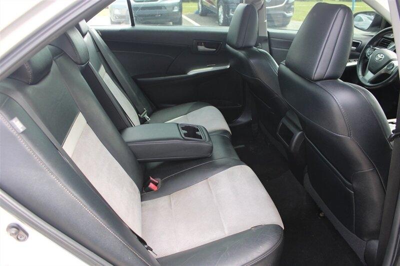 2014 Toyota Camry SE - Photo 17