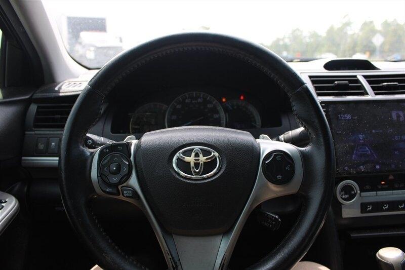 2014 Toyota Camry SE - Photo 21