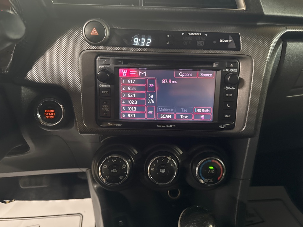 Scion tC  2014 Scion tC  2014