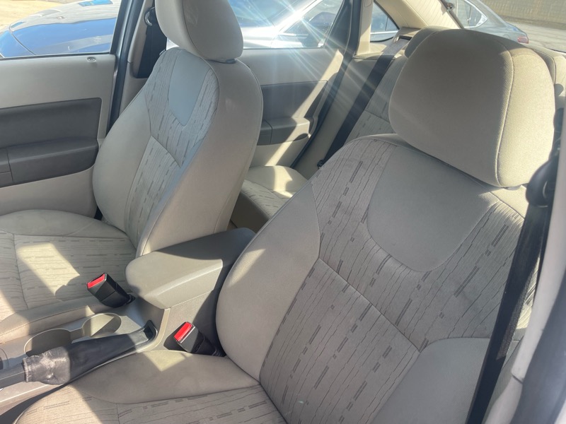 Ford Focus 4dr Sdn SE 2009