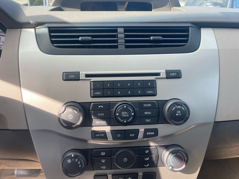 Ford Focus 4dr Sdn SE 2009