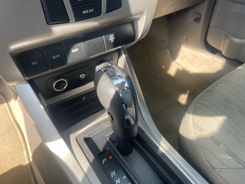 Ford Focus 4dr Sdn SE 2009