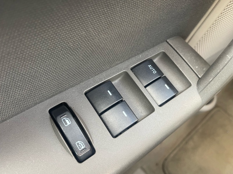 Ford Focus 4dr Sdn SE 2009