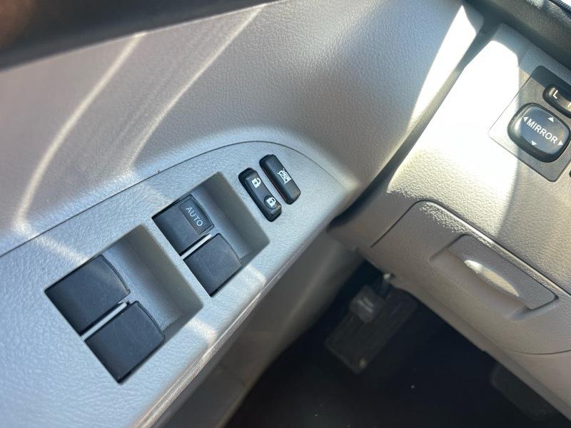 Toyota Highlander FWD 4dr V6 Base (Natl) 2011