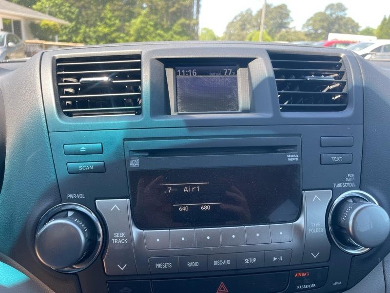 Toyota Highlander FWD 4dr V6 Base (Natl) 2011
