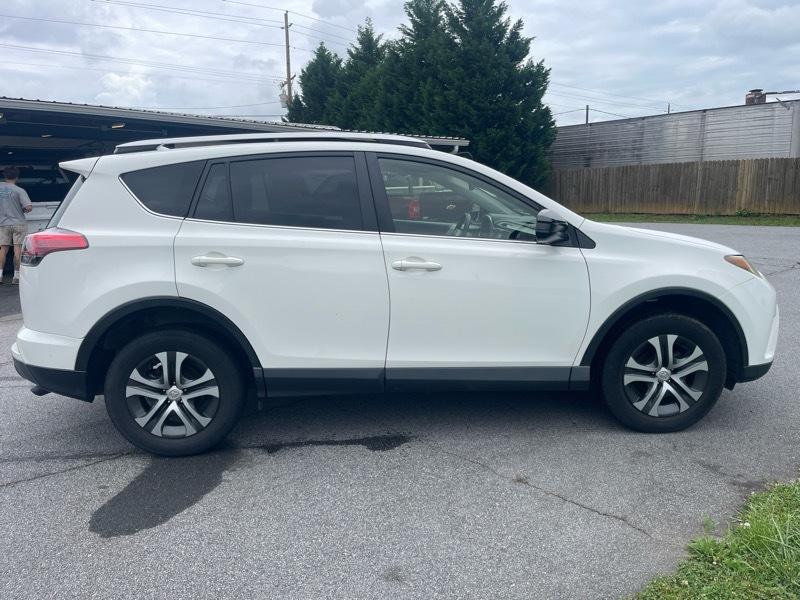 Toyota RAV4 FWD 4dr LE (Natl) 2016