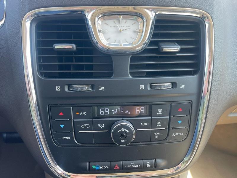 Chrysler Town & Country  2013