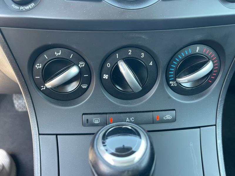 Mazda MAZDA3 4dr Sdn Auto i Touring 2012