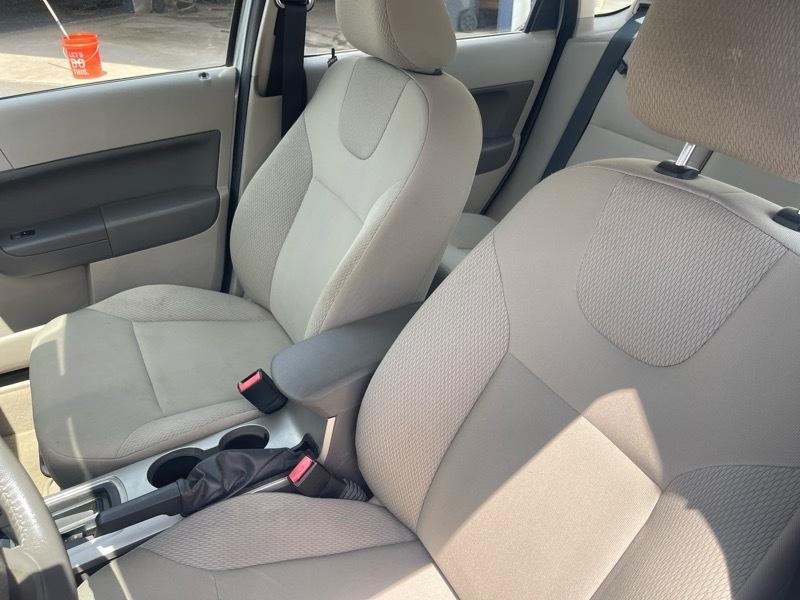 Ford Focus 4dr Sdn SES 2008