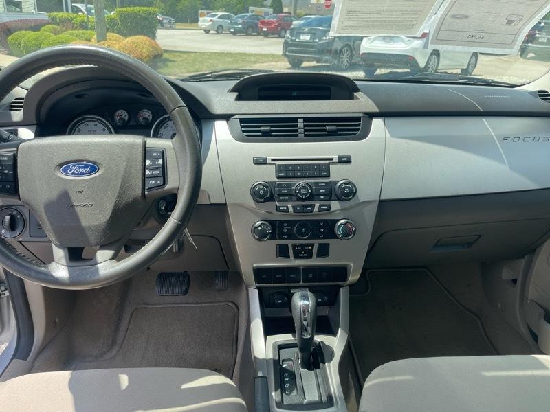 Ford Focus 4dr Sdn SES 2008