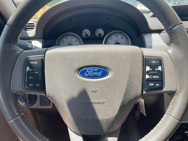 Ford Focus 4dr Sdn SES 2008
