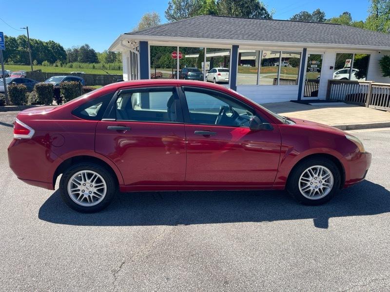 Ford Focus 4dr Sdn SE 2011