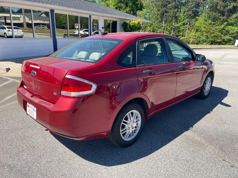 Ford Focus 4dr Sdn SE 2011