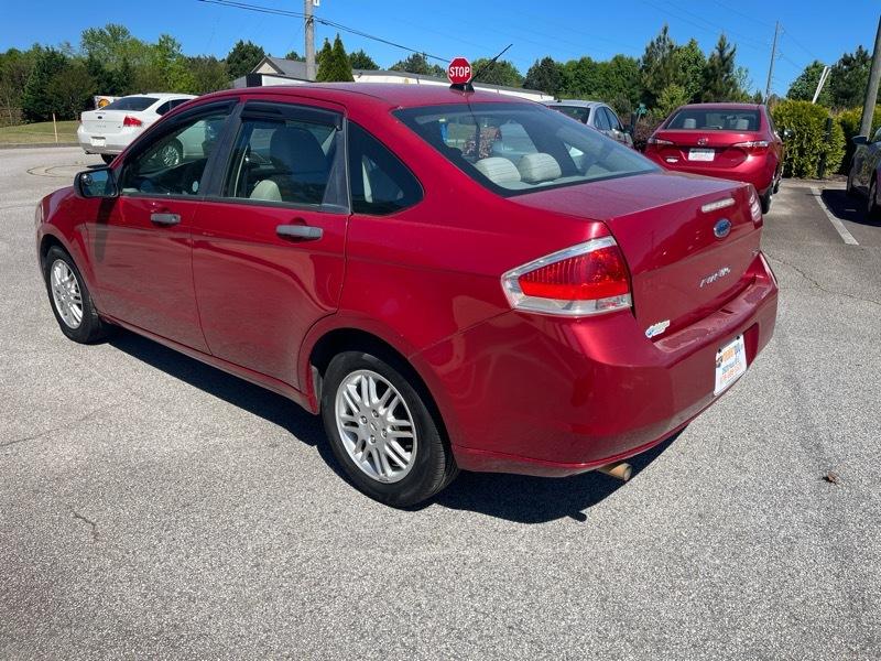 Ford Focus 4dr Sdn SE 2011